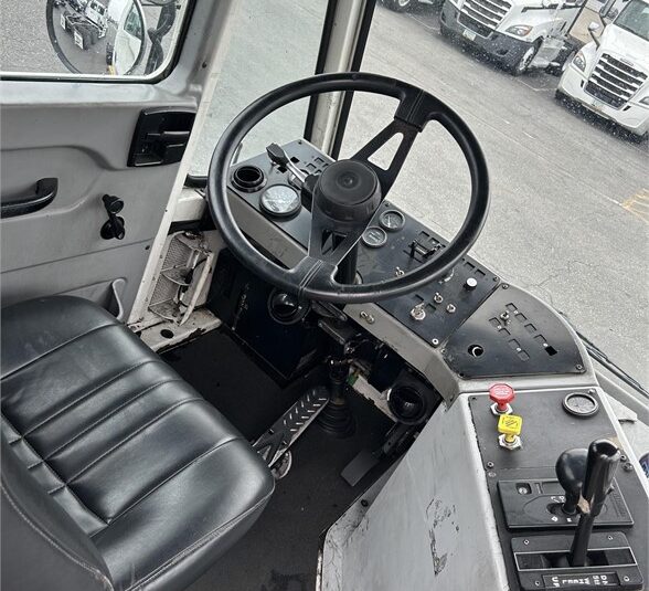 truck 193945 (9+1)-8039135781