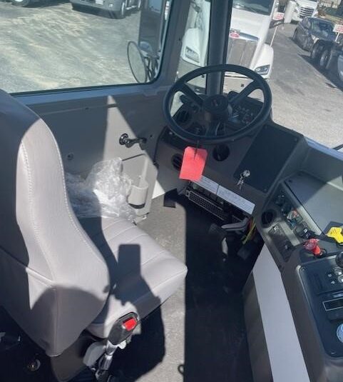 truck 196906 (8+1)-8058385142