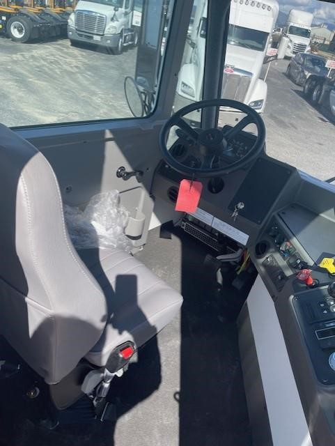 truck 196906 (8+1)-8058385142