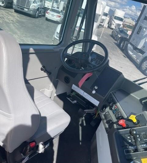 truck 196907 (8+1)-8058666476