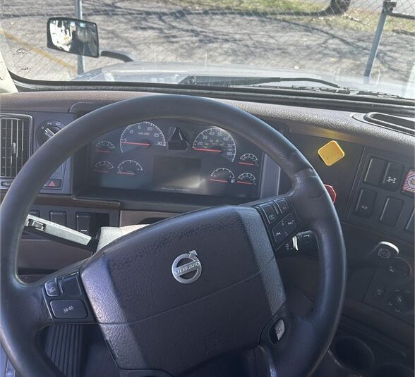 truck 196913 (9+1)-8058813288