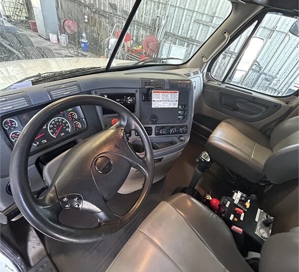 truck 199315 (38+1)-9008122943
