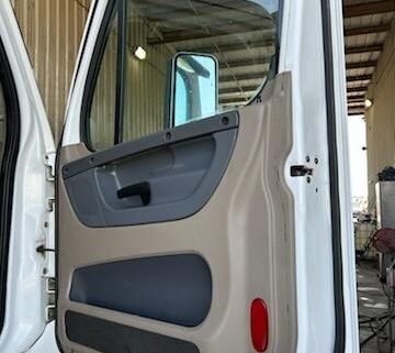 truck 199315 (8+1)-9009318565
