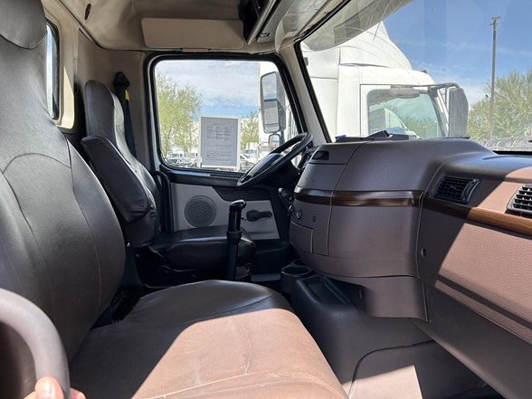truck 202687 (14+1)-9023117797