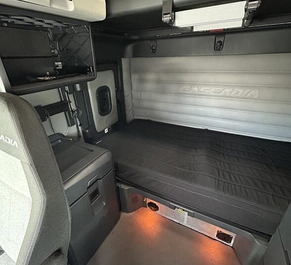 truck 204698 (16+1)-9058218896