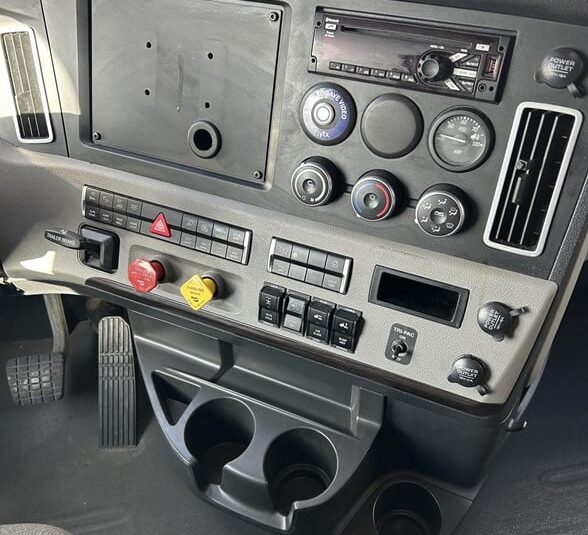 truck 204702 (15+1)-9058218794
