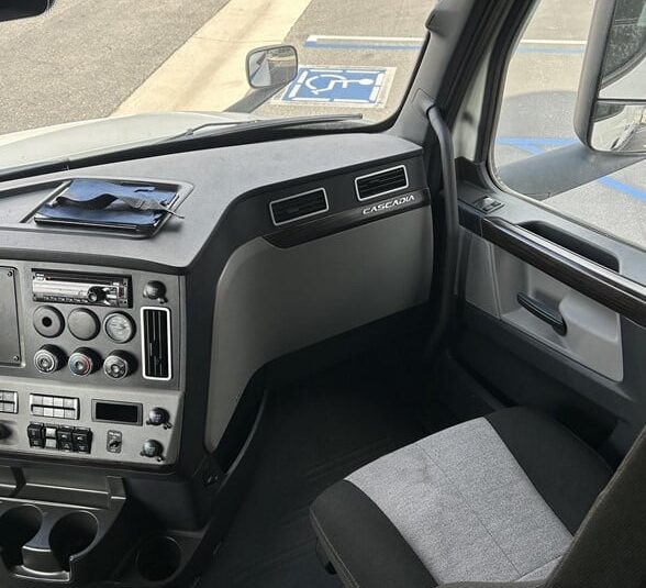 truck 204702 (18+1)-9058242421