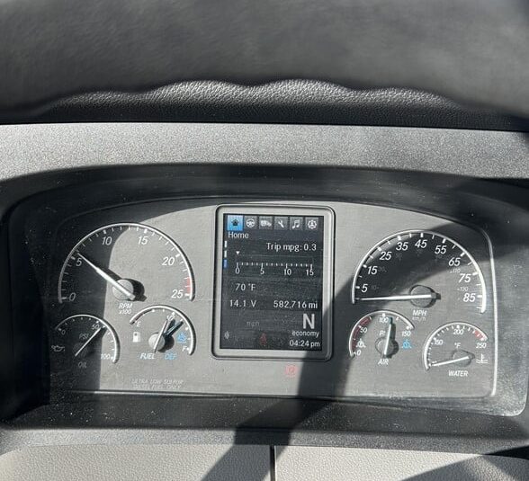 truck 204702 (20+1)-9058243113
