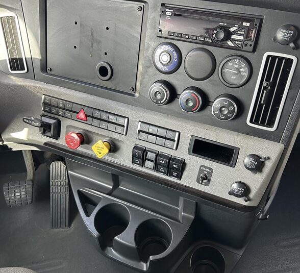 truck 204704 (15+1)-9058218794