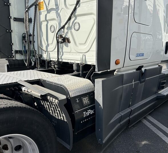 truck 204704 (8+1)-9058239226