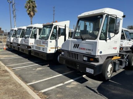 truck 204723 (0+1)-9028709600