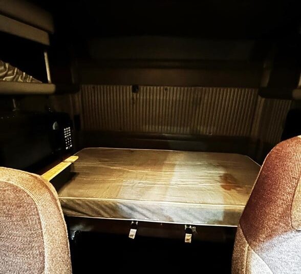 truck 208121 (10+1)-9037328605