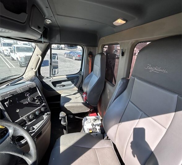 truck 208135 (14+1)-9017897785