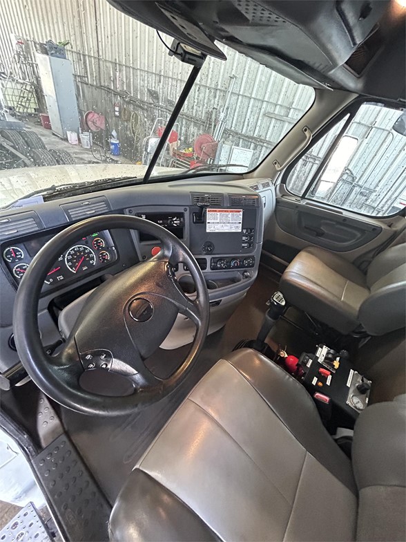 truck 208149 (38+1)-9008122943