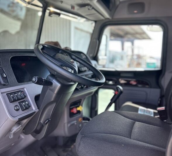 truck 208213 (9+1)-9052973809