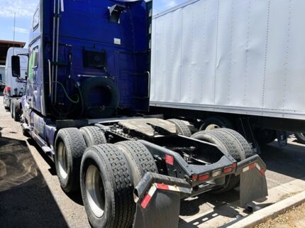 truck 208216 (3+1)-9057608558