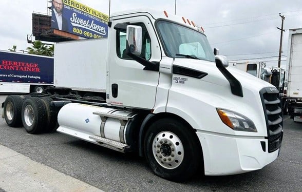 truck 208284 (0+1)-9014791338