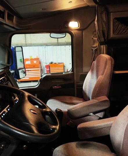 truck 208285 (8+1)-9037328600