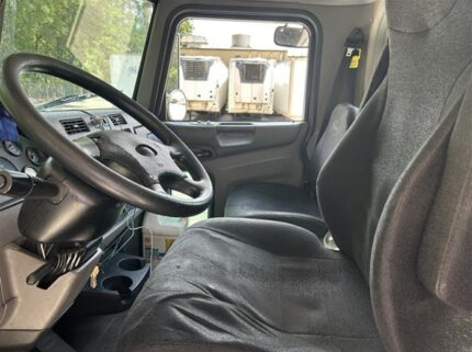 truck 208303 (8+1)-9011418683