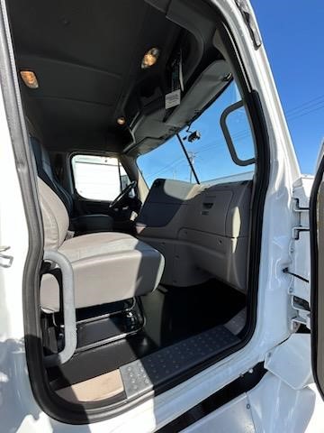 truck 208343 (8+1)-9041192588