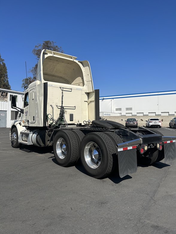 truck 208348 (3+1)-9047606727