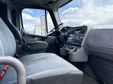 truck 208411 (6+1)-9045588432