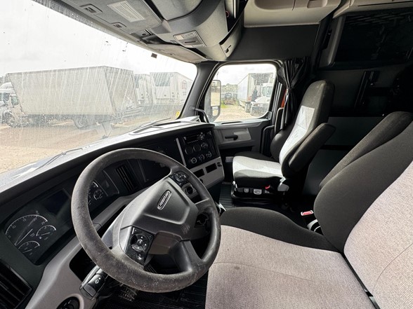 truck 211931 (6+1)-9048250602