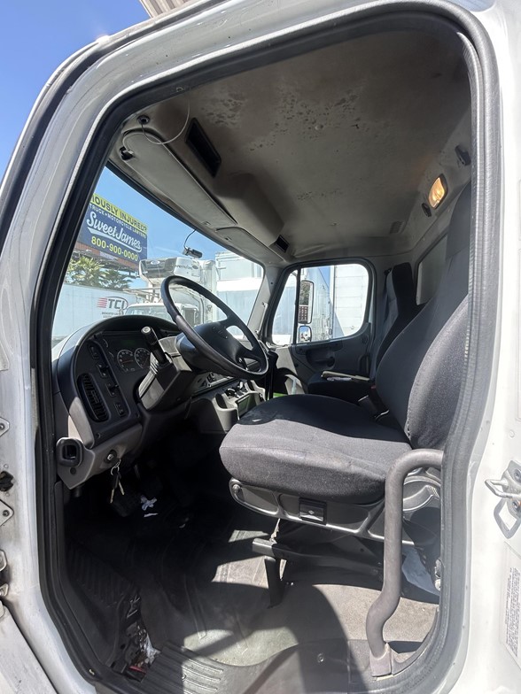 truck 212123 (8+1)-9070096989