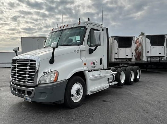truck 219742 (2+1)-11001645438
