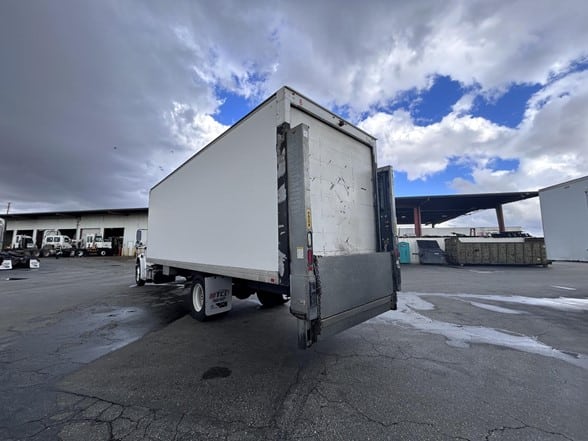 truck 219748 (2+1)-11005657812