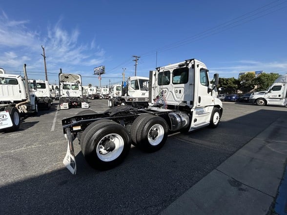 truck 219767 (8+1)-11010285395