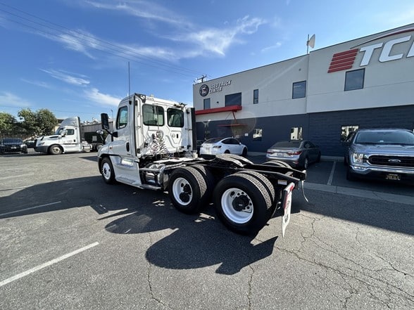 truck 219767 (9+1)-11010285400