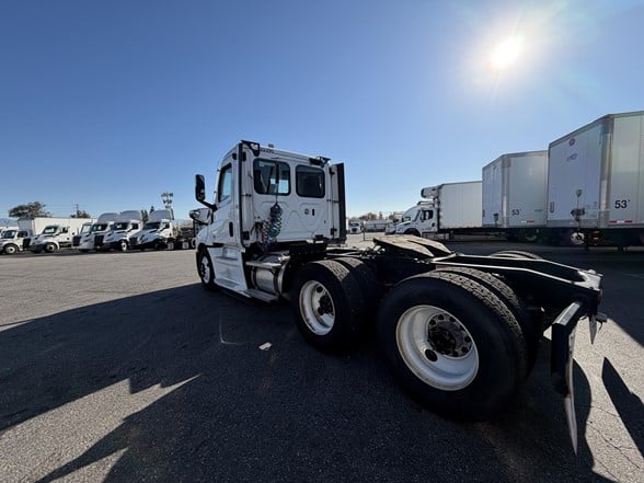 truck 219769 (6+1)-11011578394