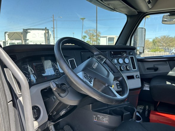 truck 219775 (9+1)-9025882360