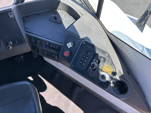 truck 219797 (10+1)-11013604001