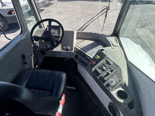 truck 219799 (9+1)-11010284300