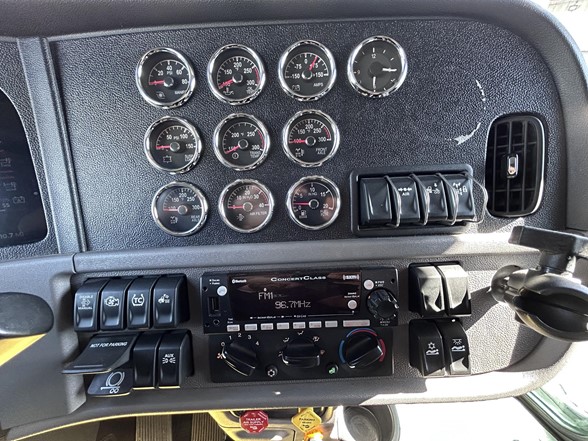 truck 219803 (7+1)-11008012137