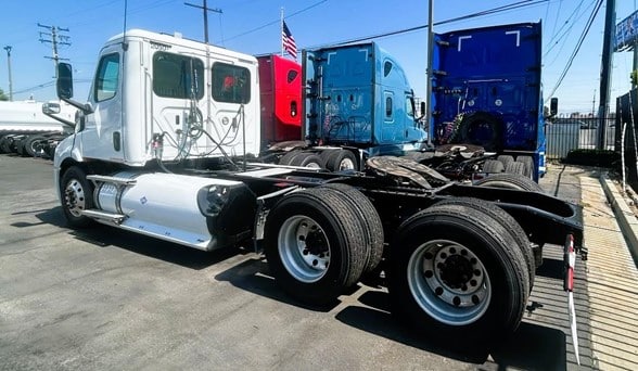 truck 220561 (1+1)-11020688901