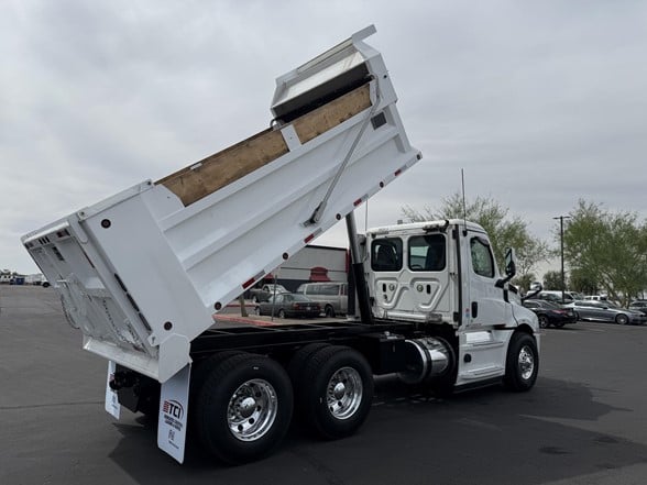 truck 220562 (6+1)-11020874038