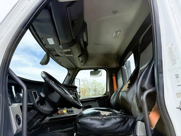 truck 220571 (7+1)-11021934446
