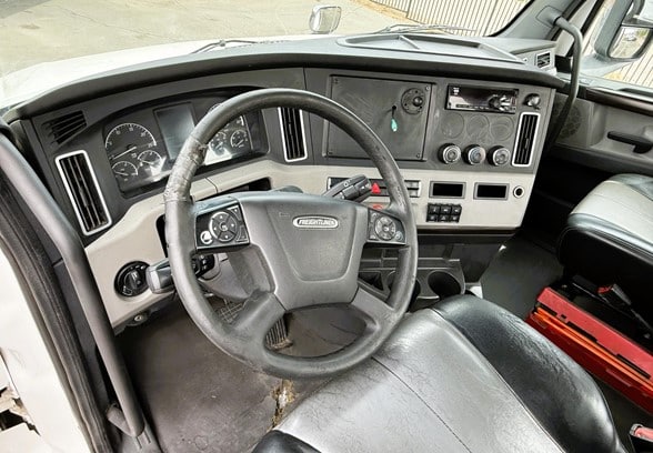 truck 220571 (8+1)-11021934451