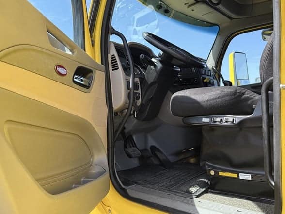 truck 220576 (6+1)-11020883381