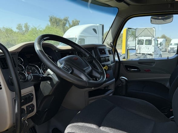 truck 220576 (8+1)-11020883401