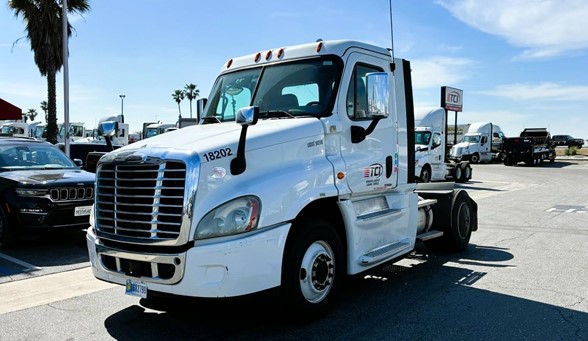 truck 220604 (0+1)-11007198116