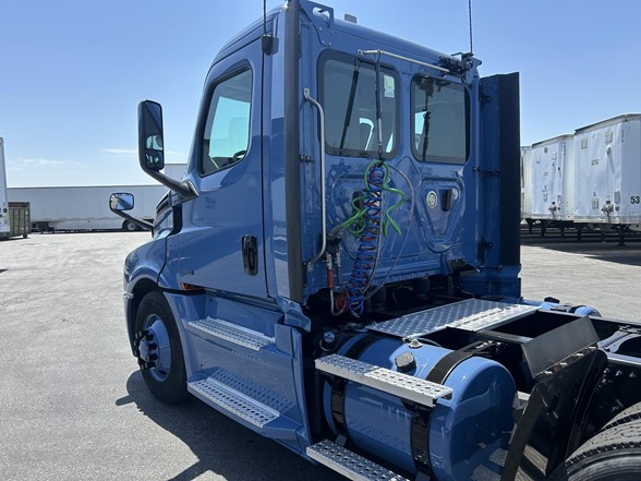 truck 220606 (5+1)-11020908622