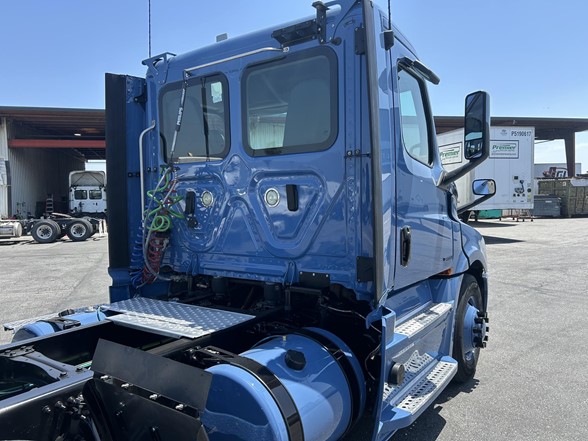 truck 220606 (6+1)-11020908633