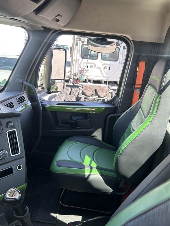 truck 220607 (10+1)-11020877369