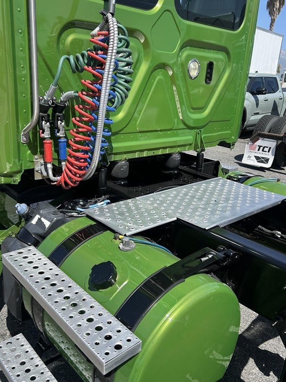 truck 220607 (5+1)-11020877301