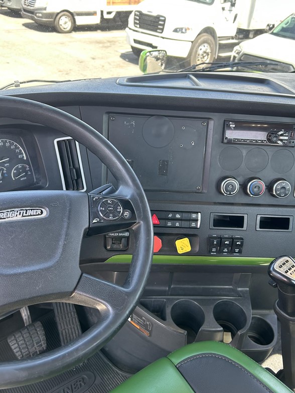 truck 220607 (8+1)-11020877345