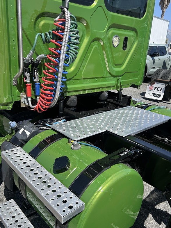 truck 220608 (5+1)-11020877301